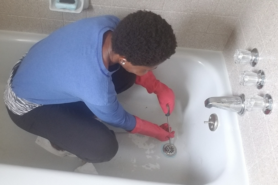 How To Clean The Drain In A Bathtub
