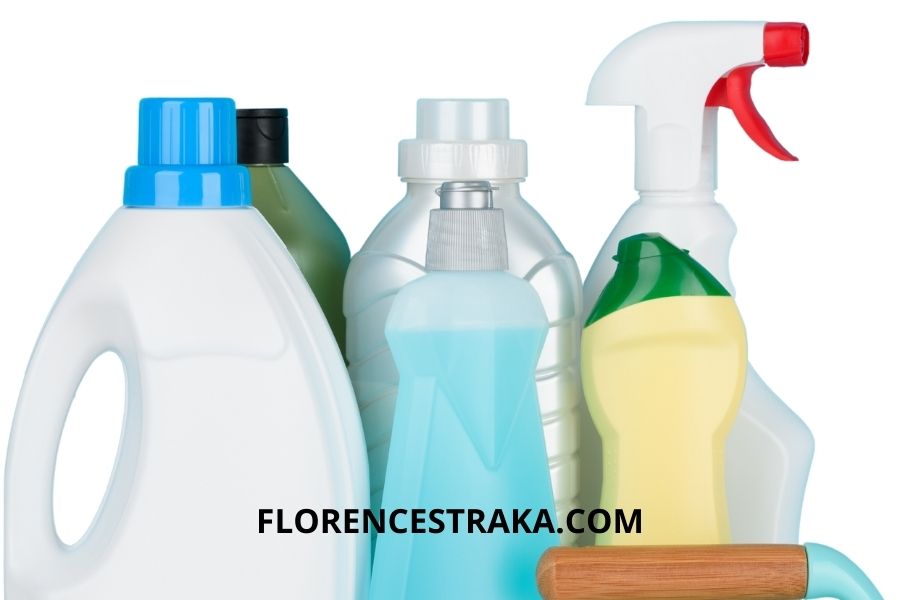 Which liquid is best for bathroom cleaning?